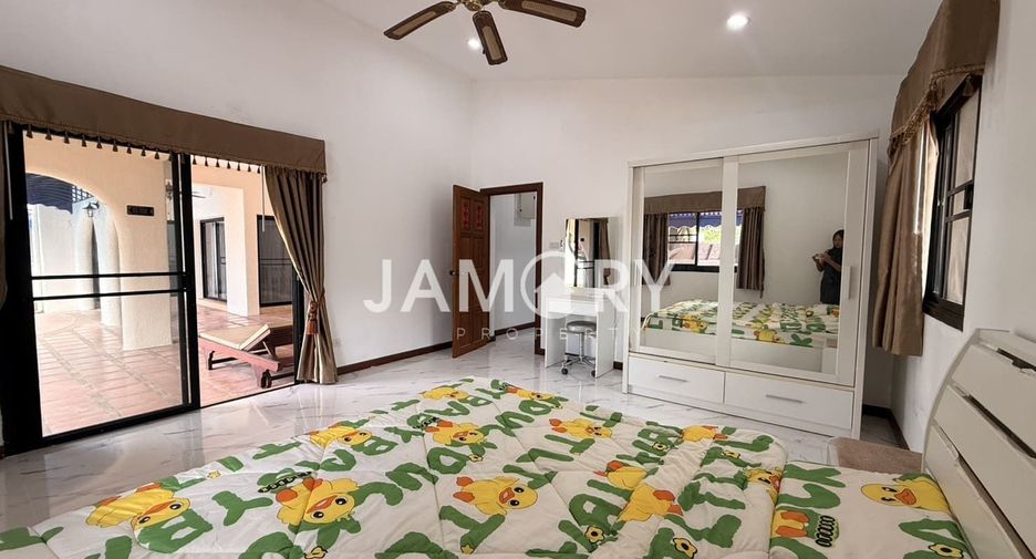For rent 5 bedrooms house in East Pattaya, Pattaya