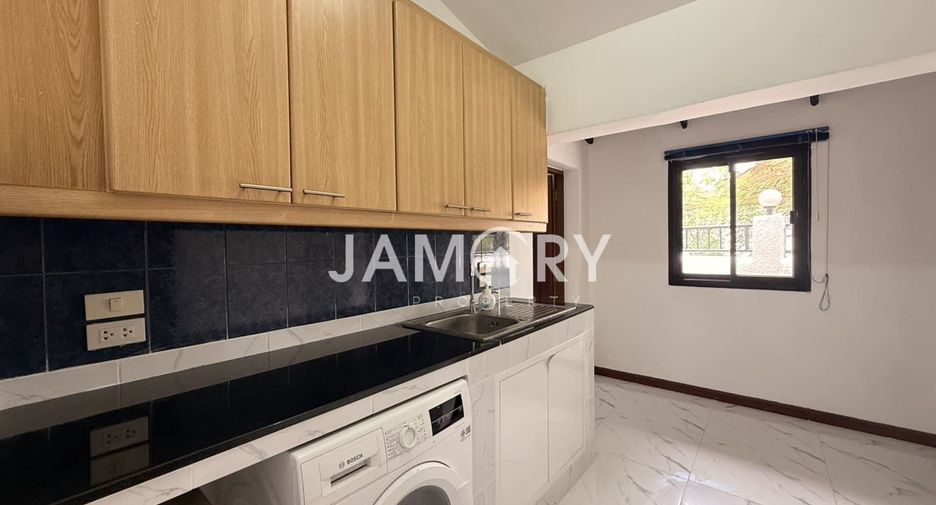 For rent 5 bedrooms house in East Pattaya, Pattaya
