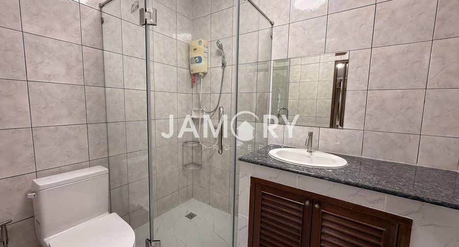 For rent 5 bedrooms house in East Pattaya, Pattaya