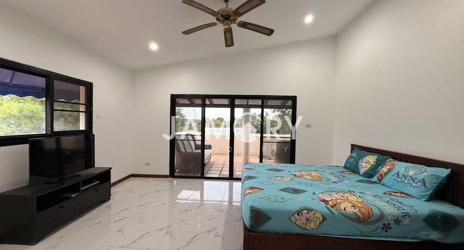For rent 5 bedrooms house in East Pattaya, Pattaya
