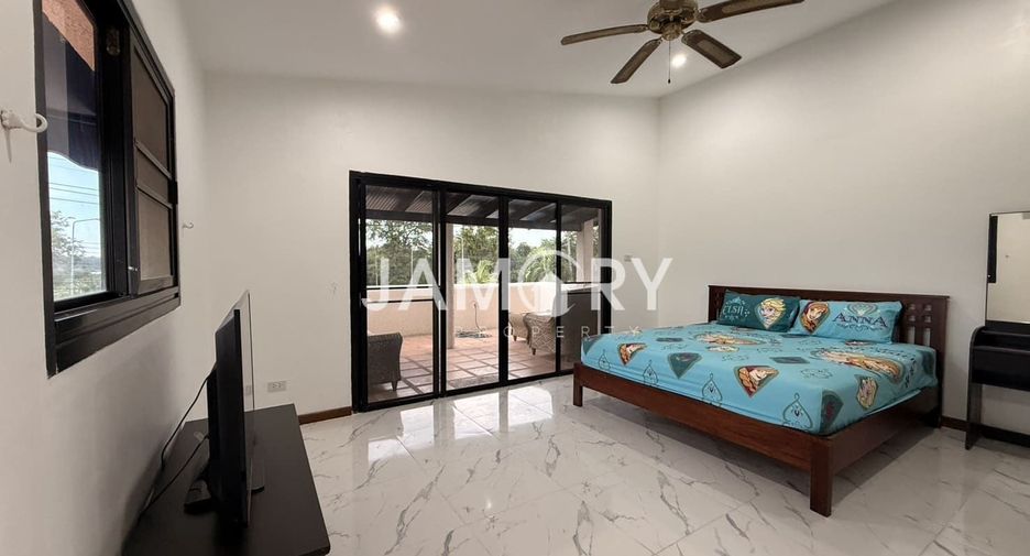 For rent 5 bedrooms house in East Pattaya, Pattaya