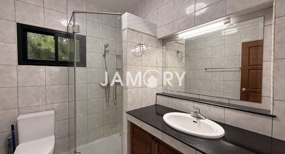 For rent 5 bedrooms house in East Pattaya, Pattaya