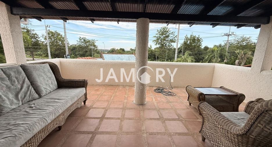 For rent 5 bedrooms house in East Pattaya, Pattaya