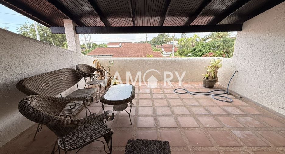 For rent 5 bedrooms house in East Pattaya, Pattaya