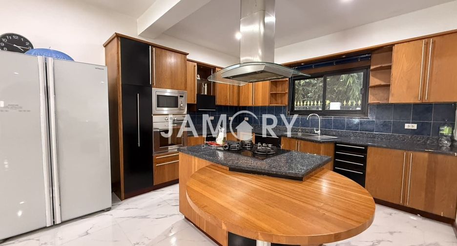 For rent 5 bedrooms house in East Pattaya, Pattaya