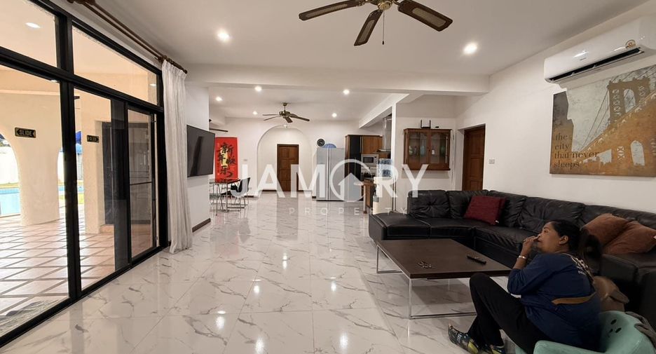 For rent 5 bedrooms house in East Pattaya, Pattaya