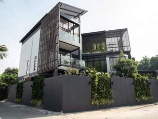 For sale 4 bedrooms house in Watthana, Bangkok