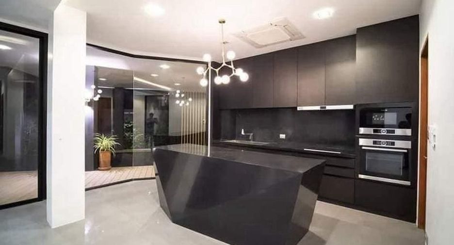 Haus zum Kauf mit 4 Zimmer in Watthana, Bangkok