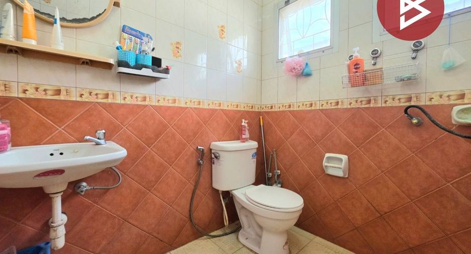For sale 3 bedrooms townhouse in East Pattaya, Pattaya