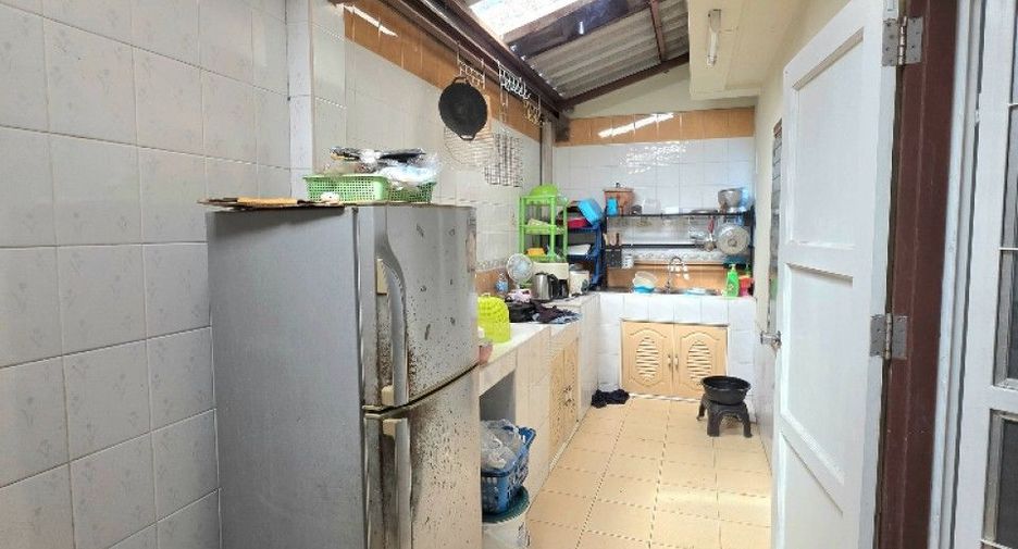 For sale 3 bedrooms townhouse in East Pattaya, Pattaya