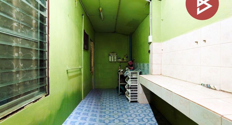 出售 2 卧室 联排别墅 在 Sam Phran, Nakhon Pathom