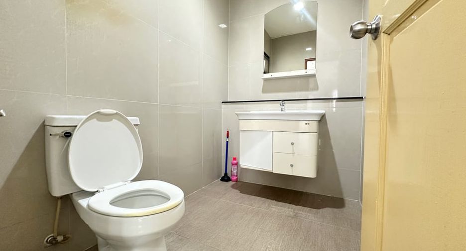 For rent 3 bedrooms house in East Pattaya, Pattaya