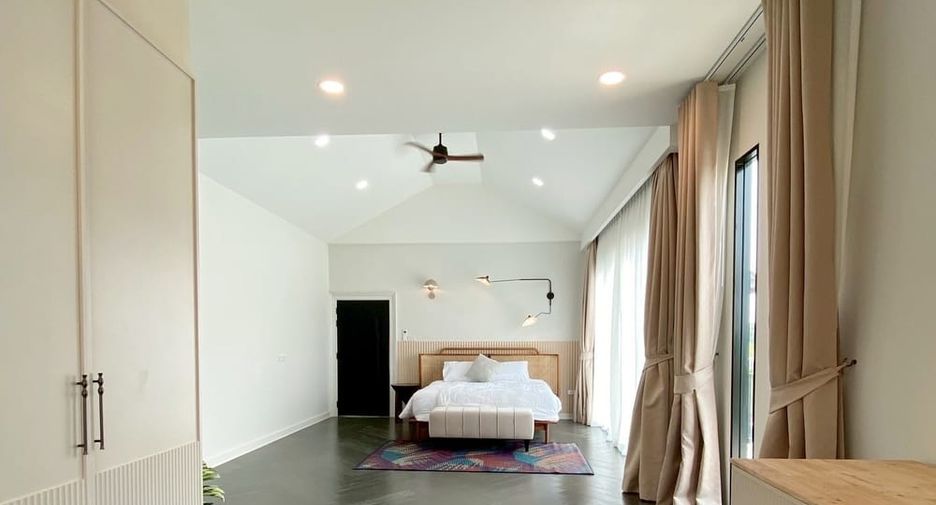 For rent 4 bedrooms villa in Huay Yai, Pattaya