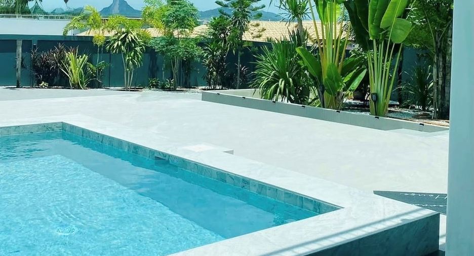 For rent 4 bedrooms villa in Huay Yai, Pattaya
