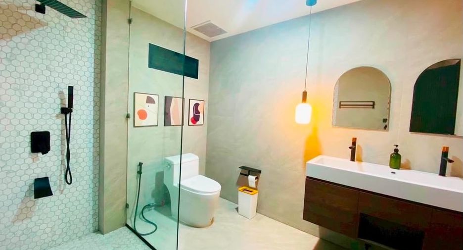 For rent 4 bedrooms villa in Huay Yai, Pattaya