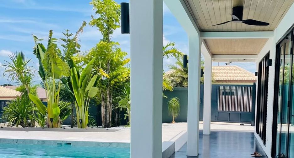For rent 4 bedrooms villa in Huay Yai, Pattaya