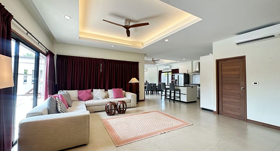 Villa en alquiler de 3 habitaciones en Huay Yai, Pattaya