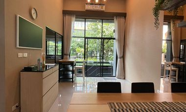 À louer 3 chambres maison de ville à Yan Nawa, Bangkok