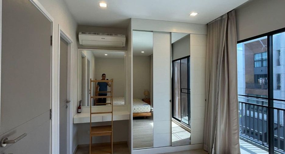 À louer 3 chambres maison de ville à Yan Nawa, Bangkok
