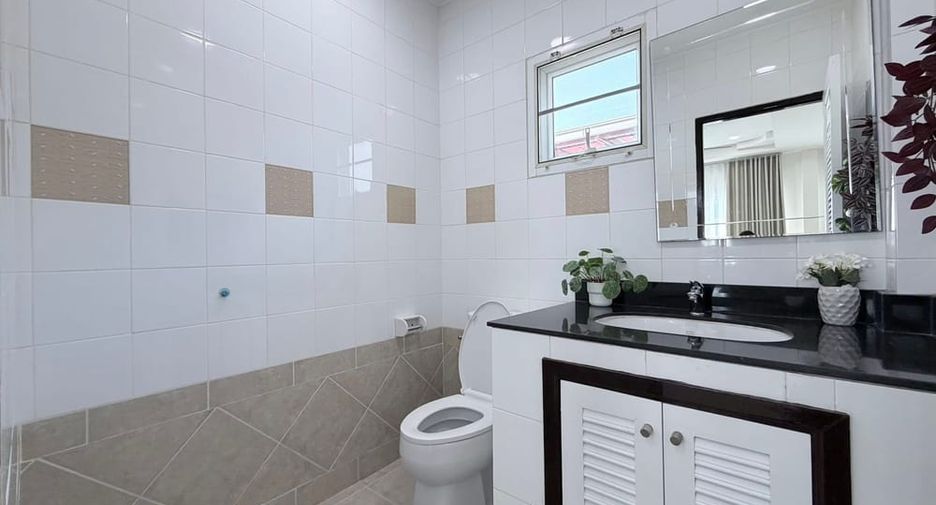 For rent 5 bedrooms villa in East Pattaya, Pattaya