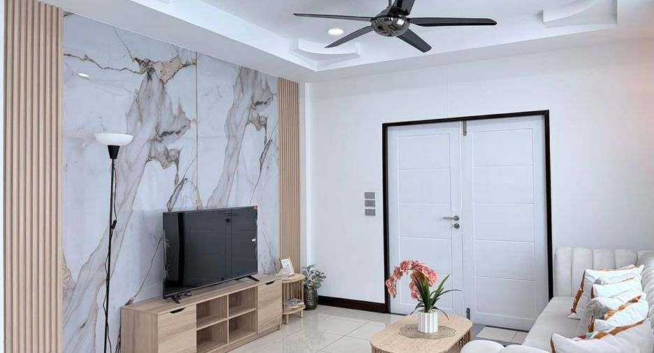 For rent 5 bedrooms villa in East Pattaya, Pattaya