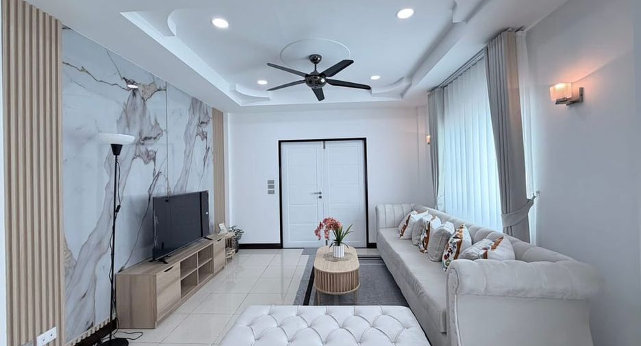 For rent 5 bedrooms villa in East Pattaya, Pattaya