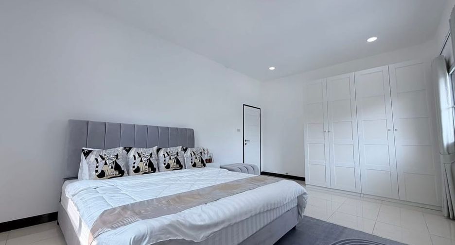 For rent 5 bedrooms villa in East Pattaya, Pattaya