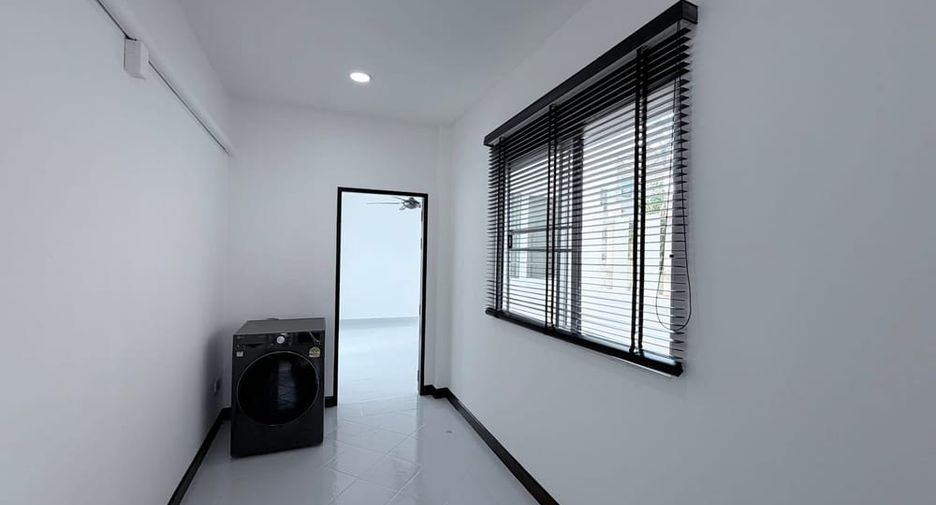 For rent 5 bedrooms villa in East Pattaya, Pattaya