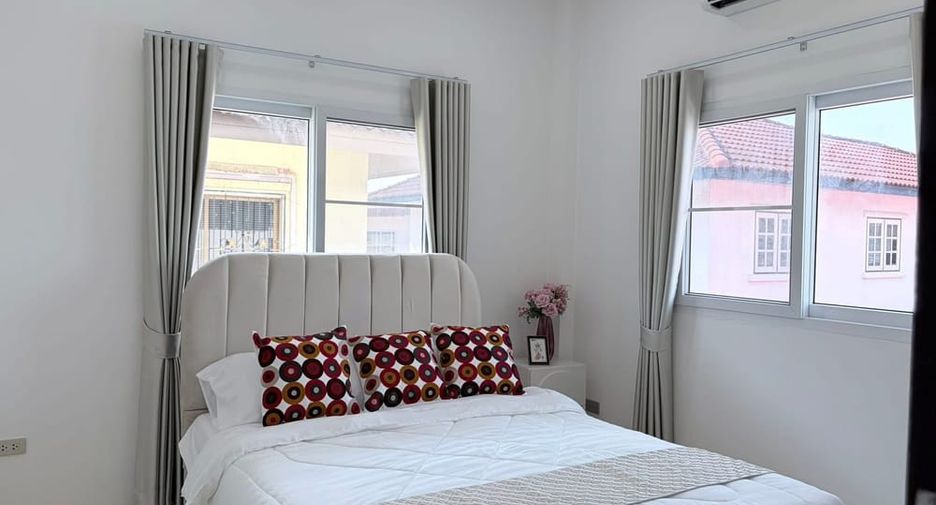 For rent 5 bedrooms villa in East Pattaya, Pattaya