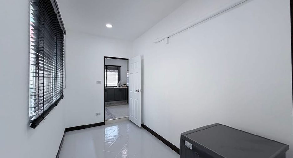 For rent 5 bedrooms villa in East Pattaya, Pattaya