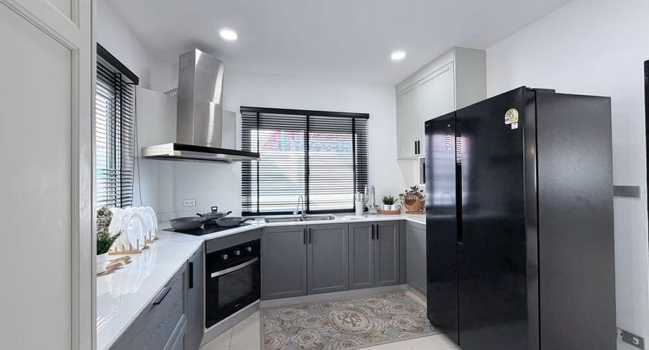 For rent 5 bedrooms villa in East Pattaya, Pattaya