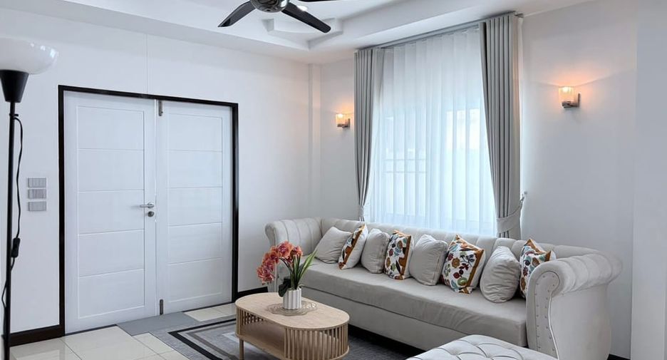 For rent 5 bedrooms villa in East Pattaya, Pattaya