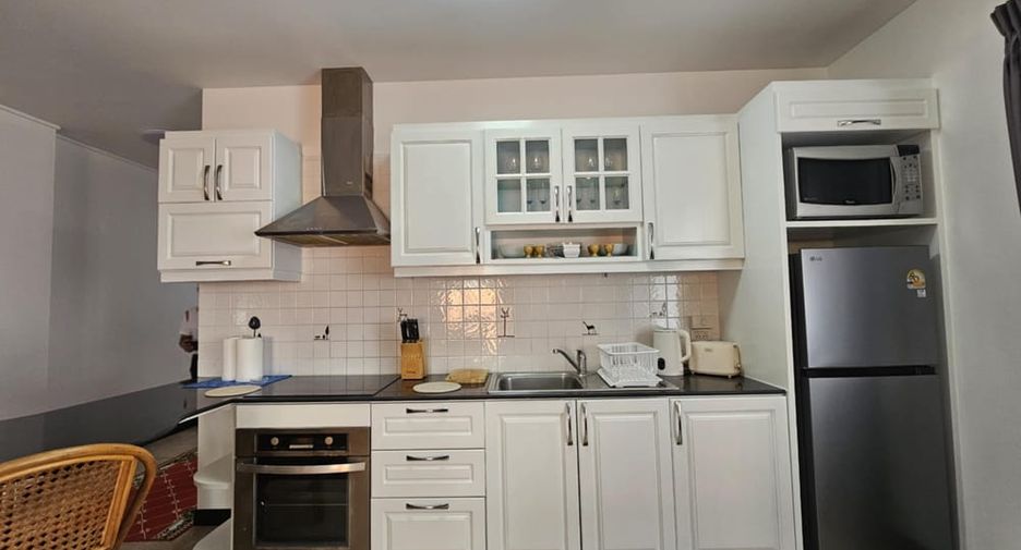 For rent 2 bedrooms condo in Pratumnak, Pattaya