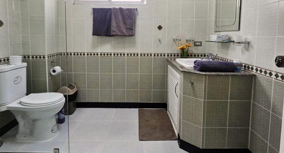 For rent 2 bedrooms condo in Pratumnak, Pattaya