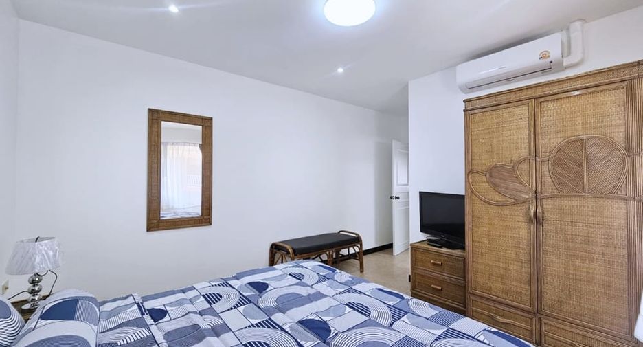 For rent 2 bedrooms condo in Pratumnak, Pattaya
