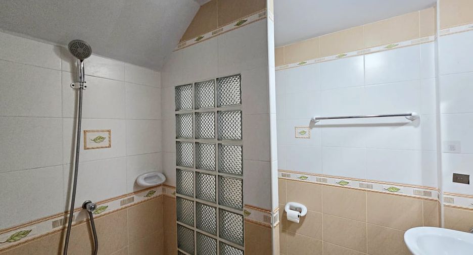 Gewerbefläche zur Miete mit 3 Zimmer in Central Pattaya, Pattaya