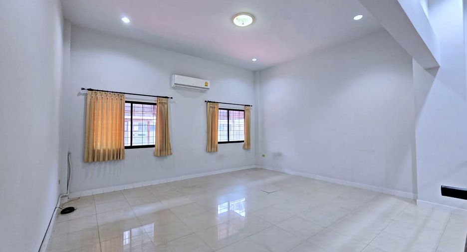 Gewerbefläche zur Miete mit 3 Zimmer in Central Pattaya, Pattaya