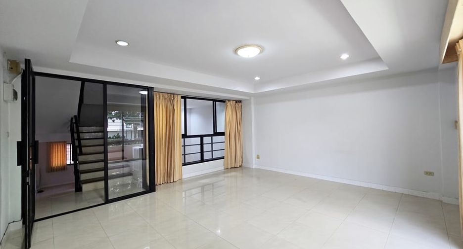 Gewerbefläche zur Miete mit 3 Zimmer in Central Pattaya, Pattaya