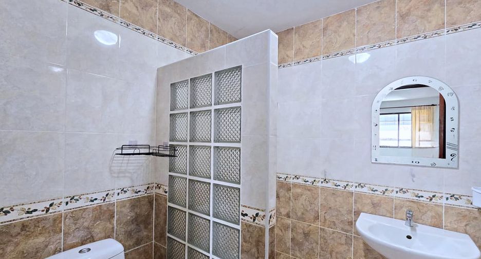 Gewerbefläche zur Miete mit 3 Zimmer in Central Pattaya, Pattaya