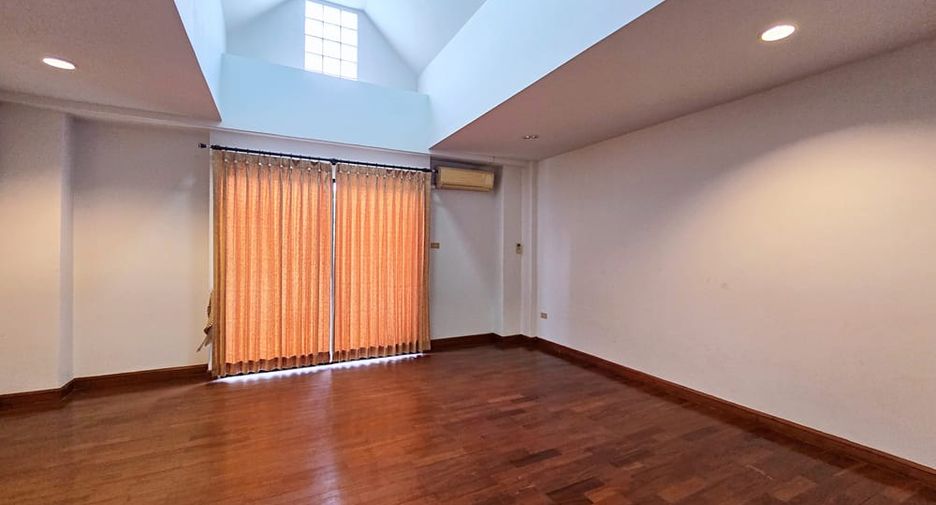 Gewerbefläche zur Miete mit 3 Zimmer in Central Pattaya, Pattaya