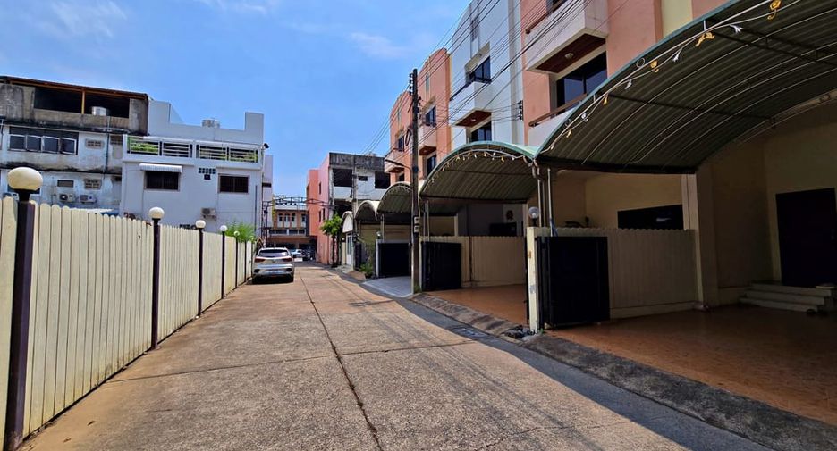 Gewerbefläche zur Miete mit 3 Zimmer in Central Pattaya, Pattaya