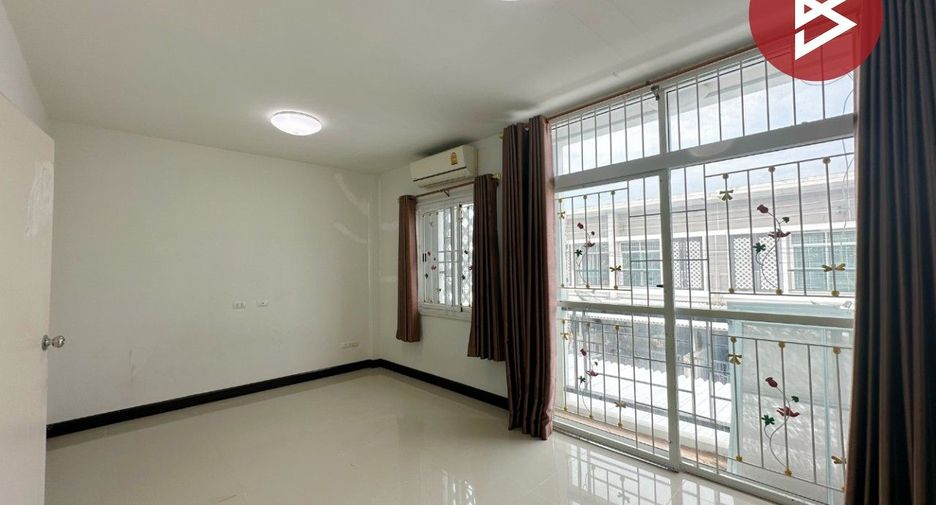 For sale 3 bedrooms townhouse in Phan Thong, Chonburi