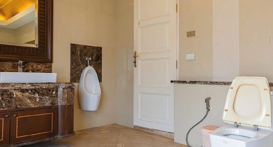 For rent 4 ベッドルーム villa in Jomtien, Pattaya