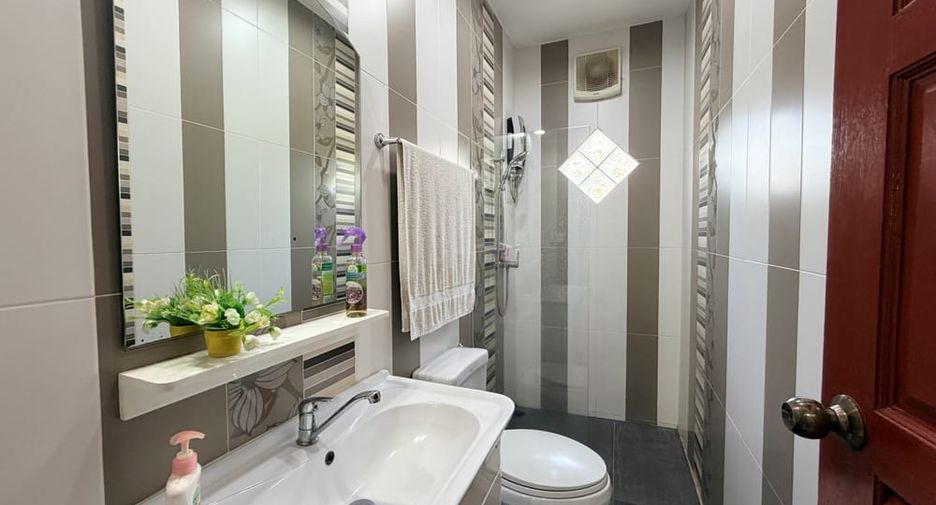 For sale 2 bedrooms house in East Pattaya, Pattaya