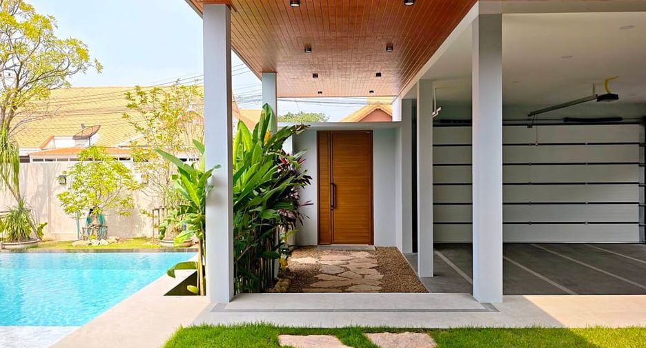 For sale 3 bedrooms villa in East Pattaya, Pattaya