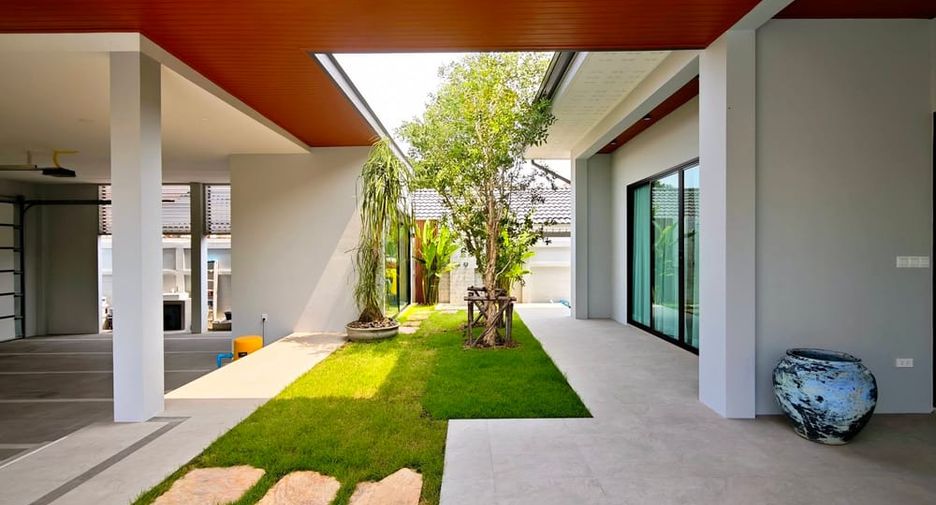 For sale 3 bedrooms villa in East Pattaya, Pattaya