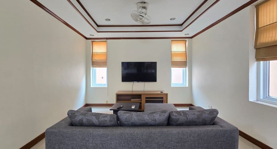 À louer 4 chambres villa à Pratumnak, Pattaya