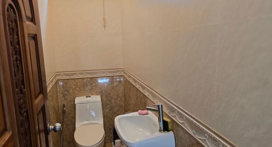 À louer 4 chambres villa à Pratumnak, Pattaya
