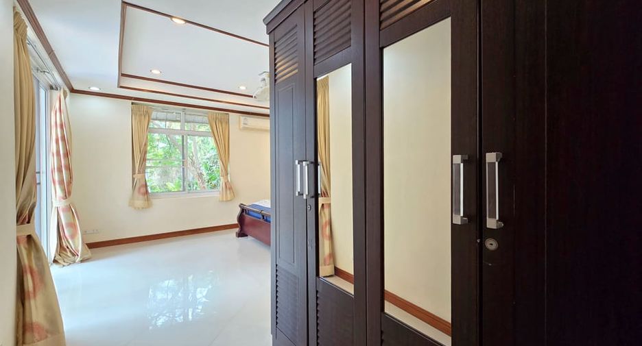 À louer 4 chambres villa à Pratumnak, Pattaya