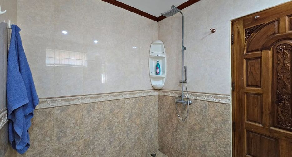 À louer 4 chambres villa à Pratumnak, Pattaya